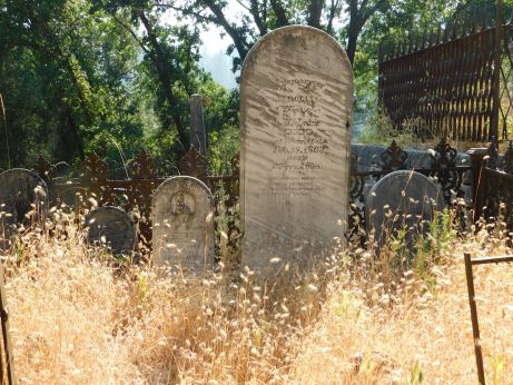 [Picture of McLaine grave]